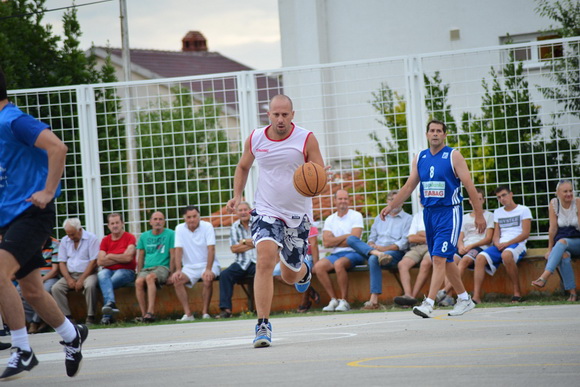 U povodu blagdana Kraljice Mira u Stanovima odigrana utakimica između veterana KK Zadar i Stanova, Foto: Iva Perinčić U povodu blagdana Kraljice Mira u Stanovima odigrana utakimica između veterana KK Zadar i Stanova, Foto: Iva Perinčić