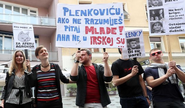 Forum mladih SDP-a održao performans vezano za aferu “Hotmail Agrokor”