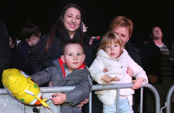 Vir: Božićna fešta uz Dražena Zečića Zeku Vir: Božićna fešta uz Dražena Zečića Zeku