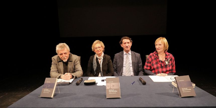 Višnja Starešina u Zadru predstavila knjigu “Hrvati pod KOS-ovim krilom; Završni račun Haaškog suda”. Višnja Starešina u Zadru predstavila knjigu “Hrvati pod KOS-ovim krilom; Završni račun Haaškog suda”.