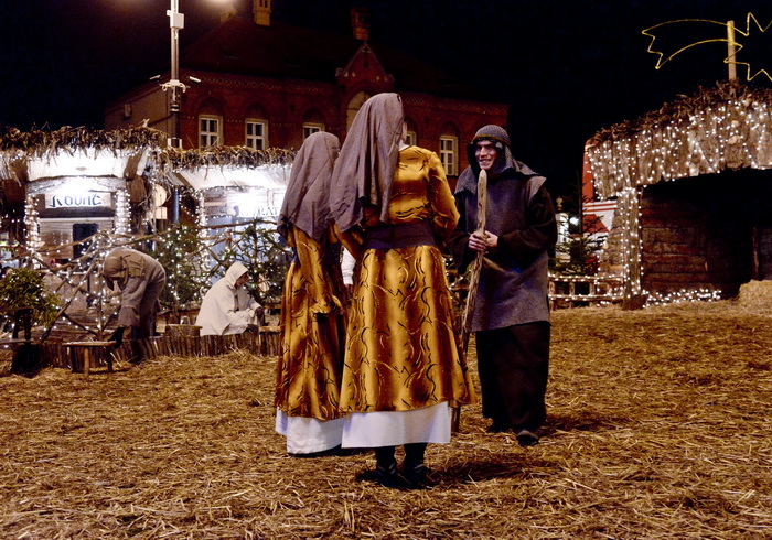 Zagreb, 221212.
Kaptol.
Zajednica Cenacolo vec 13 godina ispred Katedrale na Kaptolu u bozicno vrijeme priredjuje Zive jaslice.
Na fotografiji: detalj sa priredbe.
Foto: Admir Buljubasic / CROPIX Zagreb, 221212.
Kaptol.
Zajednica Cenacolo vec 13 godina ispred Katedrale na Kaptolu u bozicno vrijeme priredjuje Zive jaslice.
Na fotografiji: detalj sa priredbe.
Foto: Admir Buljubasic / CROPIX