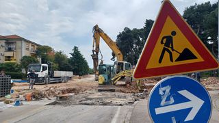 Raskrižje ulica dr. Franje Tuđmana i Josipa bana Jelačića Raskrižje ulica dr. Franje Tuđmana i Josipa bana Jelačića