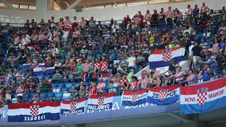 Veseli hrvatski navijači u kockicama ispunili Baltik Arenu u Kalinjingradu Veseli hrvatski navijači u kockicama ispunili Baltik Arenu u Kalinjingradu