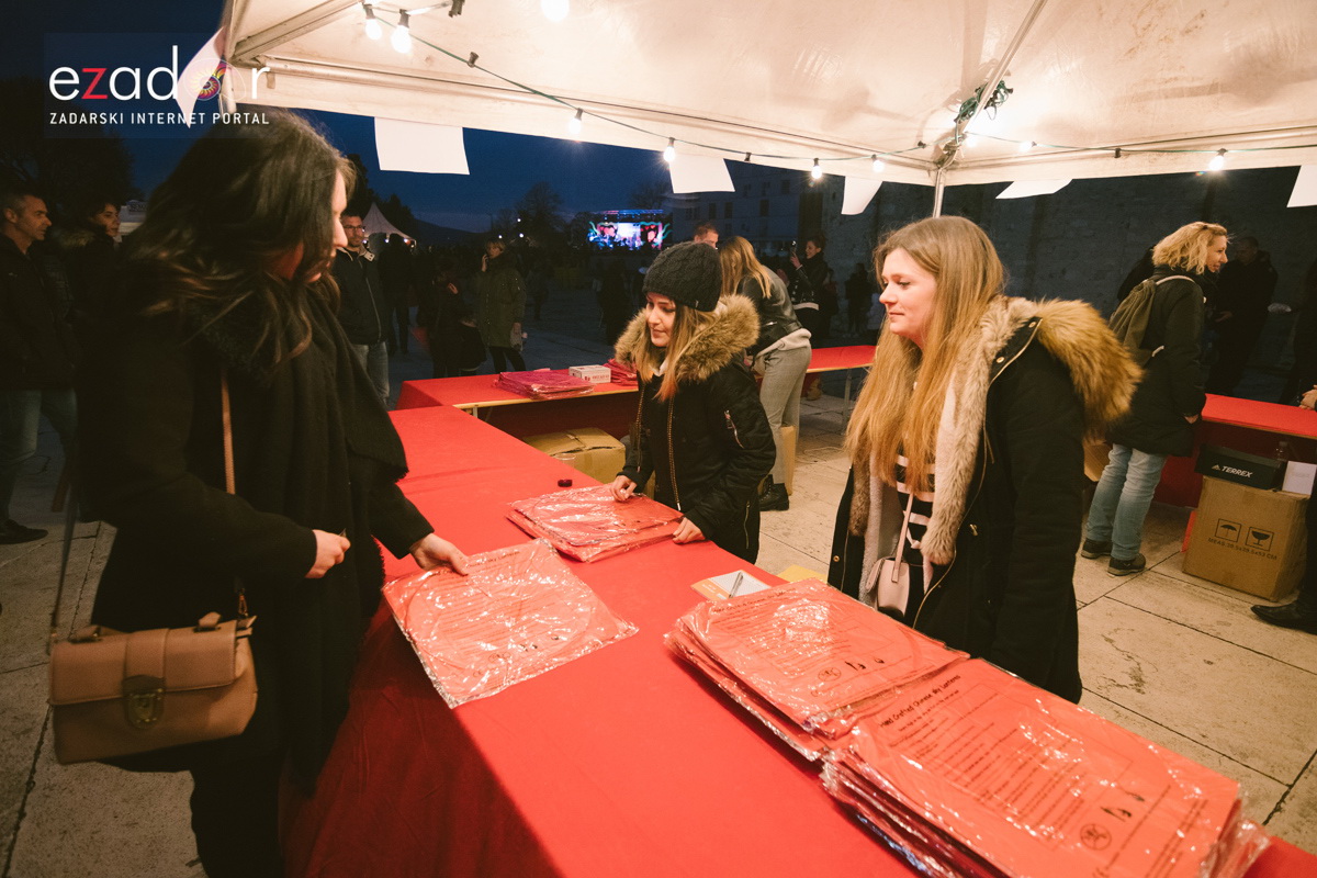 Humanitarni svjetlosni spektakl “Zaželi ljubav 2018.” @ Forum