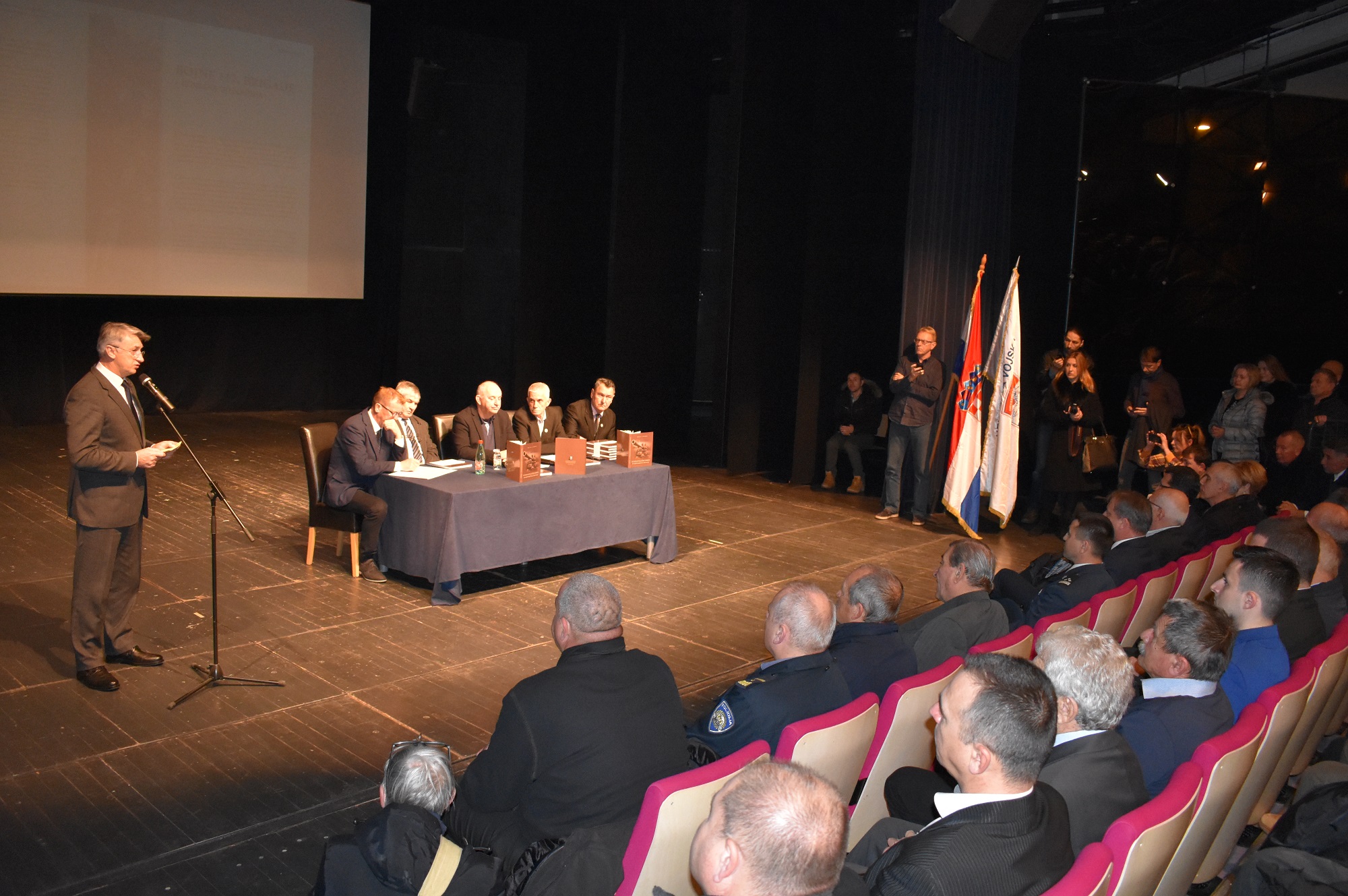 U Kazalištu lutaka Zadar predstavljena monografija o 112. brigadi U Kazalištu lutaka Zadar predstavljena monografija o 112. brigadi