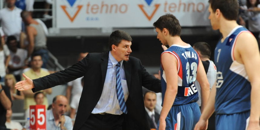 Zadar, 080610.
Dvorana Kresimir Cosic.
Cetvrta finalna kosarkaska utkmica izmedju Zadra i Cibone.
Na fotografiji: Velimir Perasovic prigovara Tomasu.
Foto: Andrija Lucic / CROPIX Zadar, 080610.
Dvorana Kresimir Cosic.
Cetvrta finalna kosarkaska utkmica izmedju Zadra i Cibone.
Na fotografiji: Velimir Perasovic prigovara Tomasu.
Foto: Andrija Lucic / CROPIX
