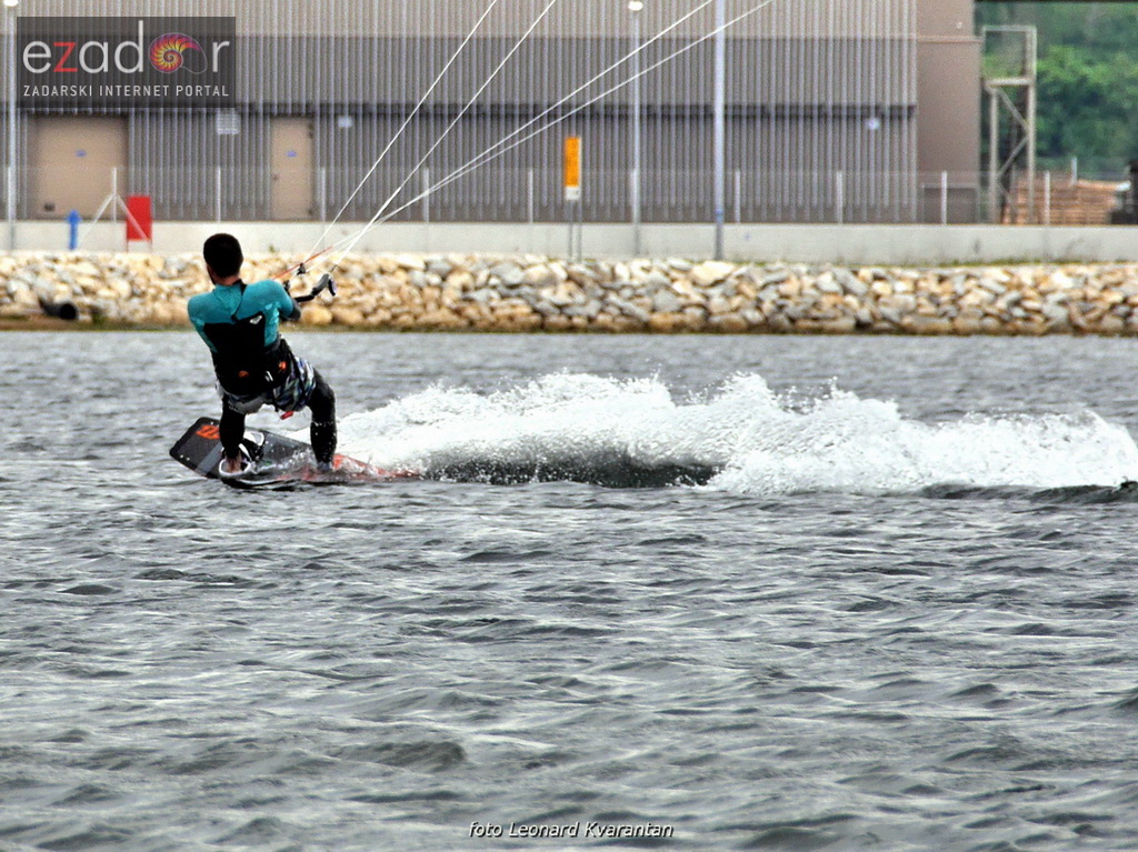 Kiteri guštali u refulima ninske bure Kiteri guštali u refulima ninske bure