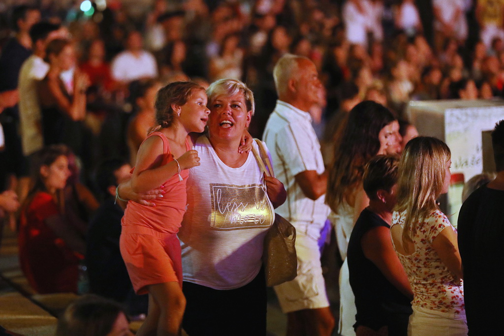 Fenomenalni Petar Grašo raspjevao i rasplesao Biograd Fenomenalni Petar Grašo raspjevao i rasplesao Biograd