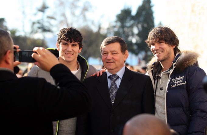 Zadar, 111212. 
Nakon zahvale generalu Anti Gotovini, Zadrani su danas odali priznanje i ratnom zapovjedniku postrojbi specijalne policije Mladenu Markacu. General Markac prosetao je zadarskim Poluotokom te posjetio gradonacelnika Zvonimira Vrancica u nje