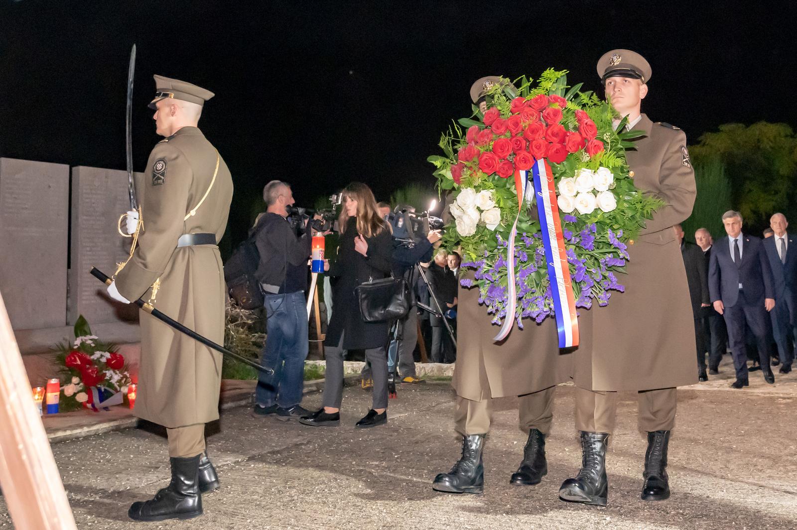 Andrej Plenković obilježio Dan sjećanja u Škabrnji Andrej Plenković obilježio Dan sjećanja u Škabrnji