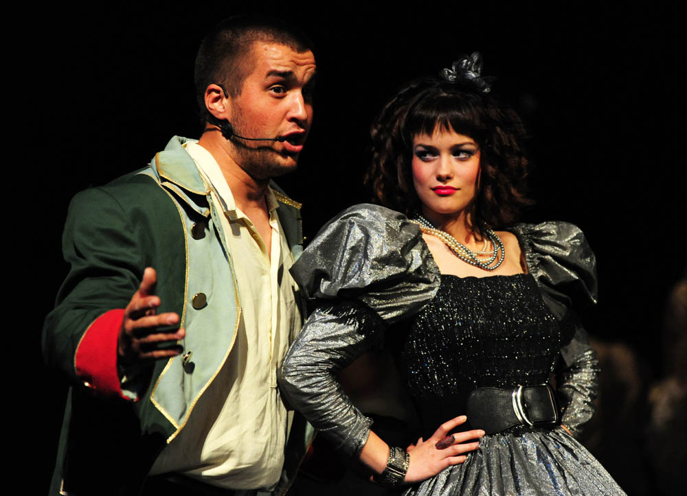 Zadar, 15.06.2013. snimio: Nenad Marčev
Gimnazija Vladimira Nazora Zadar i prijatelji
Andrew Lloyd Webber
Fantom u Operi
Redatelj Milena Dundov
Umjetnička voditeljica Iva Mustać Klarić
Nastupili učenici škole i prijatelji
Dvorana HNK Zadar Zadar, 15.06.2013. snimio: Nenad Marčev
Gimnazija Vladimira Nazora Zadar i prijatelji
Andrew Lloyd Webber
Fantom u Operi
Redatelj Milena Dundov
Umjetnička voditeljica Iva Mustać Klarić
Nastupili učenici škole i prijatelji
Dvorana HNK Zadar