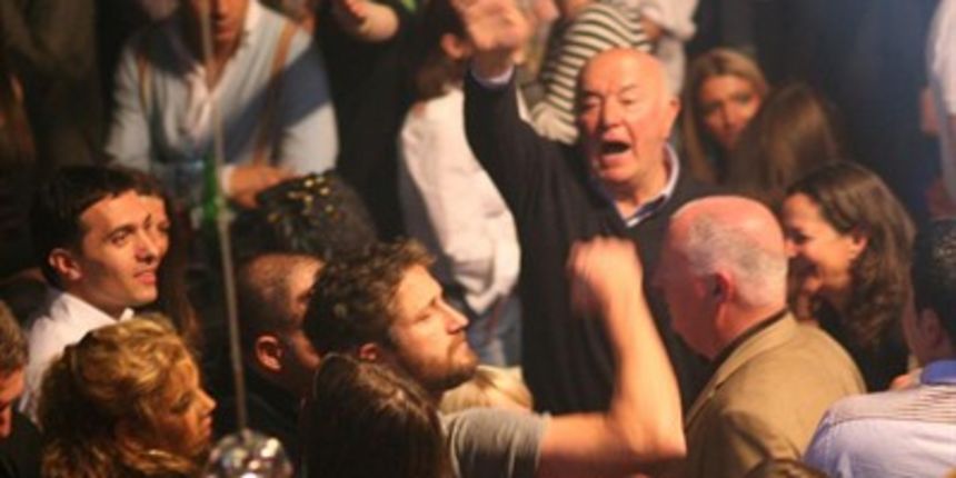 Gerard Butler u ludom provodu uz rakiju i narodnjake (Foto: HaloPix/PIXEL)