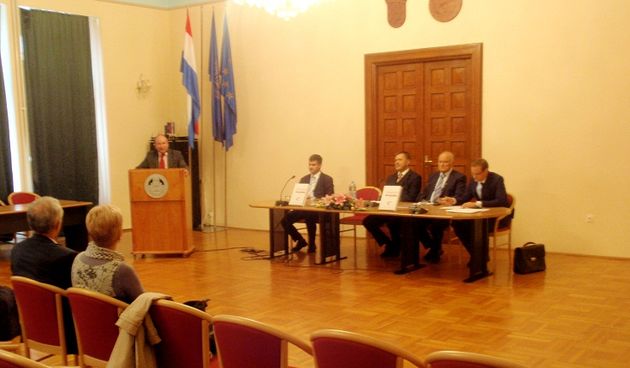 Sveučilište u Zadru i izdavačka kuća Meridijani sinoć su predstavili knjigu “Geografija Hrvatske” autora Damira Magaša – suvremena sinteza geografskih spoznaja o hrvatskom prostoru