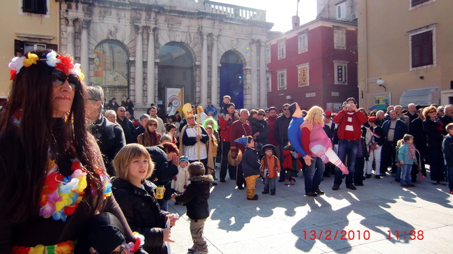 Zadarski karneval 2010: KUD “Druzina” Pag na Narodnom trgu