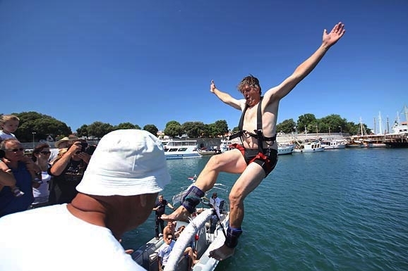 Milenijski skok KUD-a Bleke i konji (foto:Saša Čuka) Milenijski skok KUD-a Bleke i konji (foto:Saša Čuka)