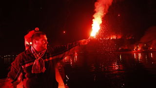 Split, 120211.
Povodom 100-tog rodjendana Hajduka Torcida je organizirala bakljadu duz obale Dalmacije.
Foto: Ante Cizmic / CROPIX Split, 120211.
Povodom 100-tog rodjendana Hajduka Torcida je organizirala bakljadu duz obale Dalmacije.
Foto: Ante Cizmic / CROPIX
