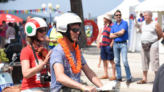 Spektakularni defile vespaša, foto: Vinko Pešić Spektakularni defile vespaša, foto: Vinko Pešić