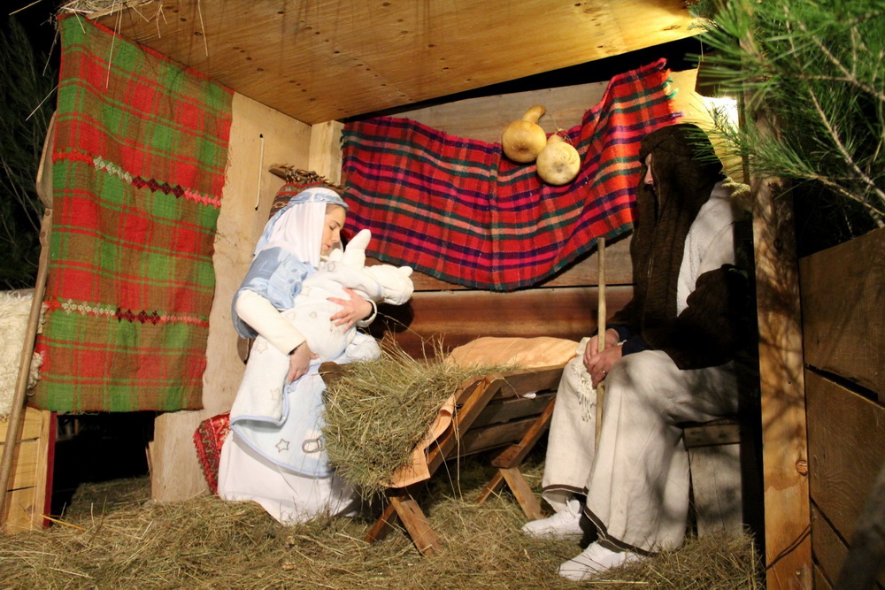 U Diklu kod bunara upriličene žive jaslice U Diklu kod bunara upriličene žive jaslice