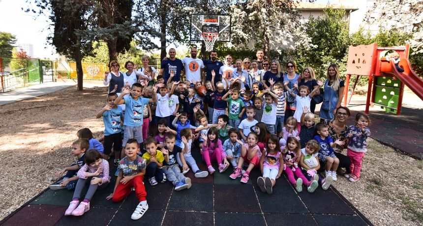 U sklopu projekta “Koš na koš” doniran koš Dječjem vrtiću Radost na Voštarnici U sklopu projekta “Koš na koš” doniran koš Dječjem vrtiću Radost na Voštarnici