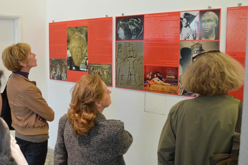 U Galeriji C8 otvorena je izlozba Ars Amatoria ljubav i erotika u starom Rimu koju organiziraju Arheoloski muzej Zadar i Arheoloski muzej Istre .O izlozbi su govorili Darko Komso ravnatelj Arheoloskog muzeja u Puli i Autorica izlozbe dr. sc. Kornelija A. U Galeriji C8 otvorena je izlozba Ars Amatoria ljubav i erotika u starom Rimu koju organiziraju Arheoloski muzej Zadar i Arheoloski muzej Istre .O izlozbi su govorili Darko Komso ravnatelj Arheoloskog muzeja u Puli i Autorica izlozbe dr. sc. Kornelija A.