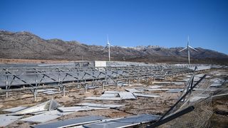 U Zatonu Obrovačkom bura uništila jednu od najvećih solarnih elektrana u Hrvatskoj U Zatonu Obrovačkom bura uništila jednu od najvećih solarnih elektrana u Hrvatskoj