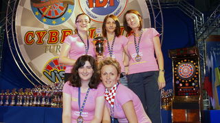 Djevojke iz zagrebacke ekipe Dream Team Kvim osvojile su trece mjesto na klupskom prvenstvu Europe (stoje slijeva): Domsic, Zidar, Cavar; (cuce) Lesic i Zubek