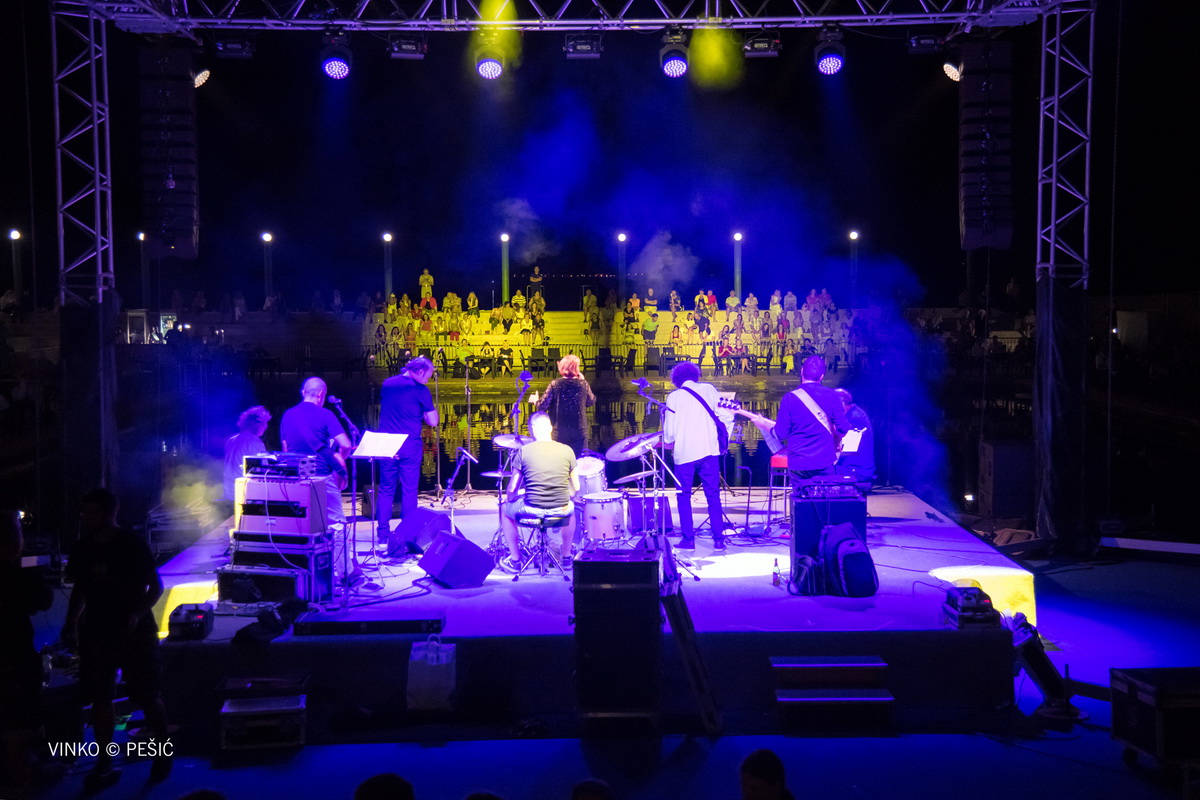 Zorica Kondža i klapa Cambi @ bazen Ilirije u Biogradu