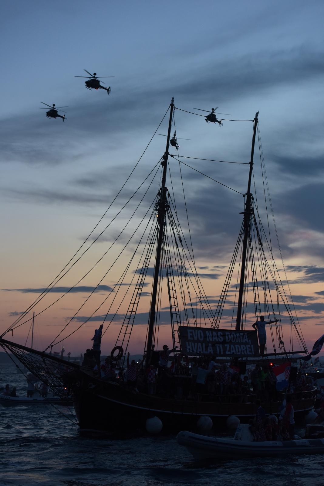 Svečani doček zadarskih Vatrenih: Jedrenjakom Branimir plovili od Gradskog mosta do gata na zadarskoj rivi