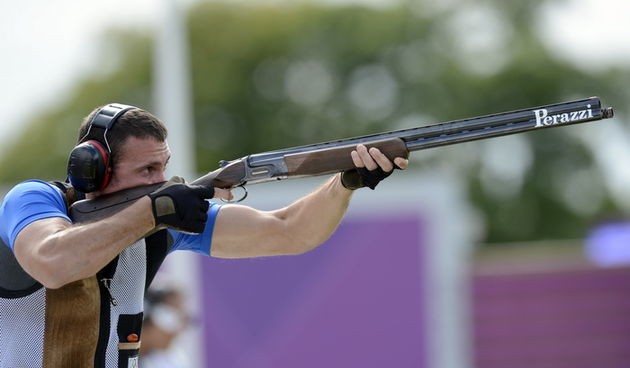 London, 060812.Hrvatski strijelci Anton Glasnovic i Giovanni Cernogoraz u finalu trapa tijekom Olimpijskih Igara u Londonu.Na fotografiji: Giovanni Cernogoraz osvojio je zlato.Foto: Drago Sopta / CROPIX