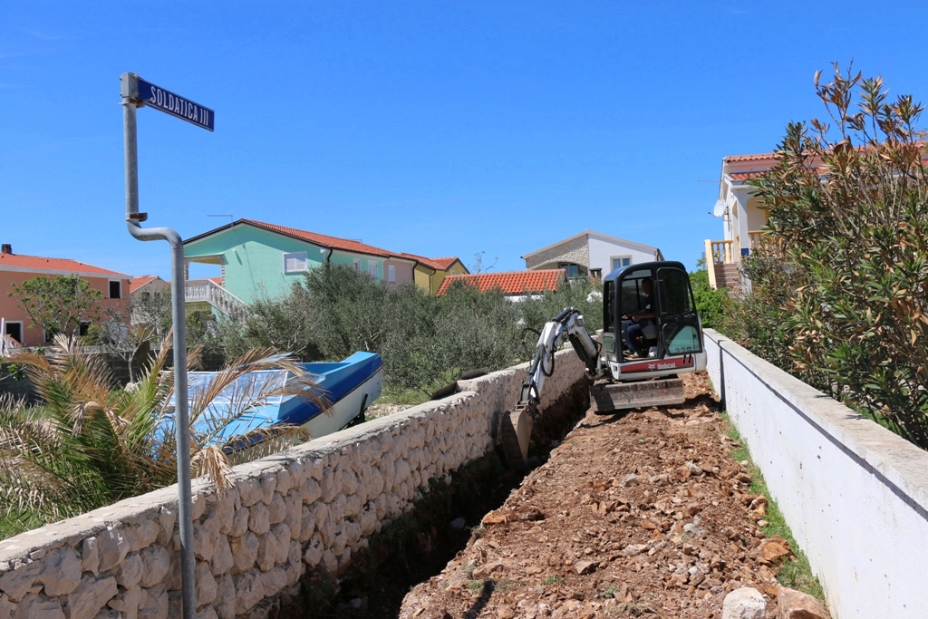 Vir: Radovi na postavljanju javne rasvjete i asfaltiranju prometnica Vir: Radovi na postavljanju javne rasvjete i asfaltiranju prometnica