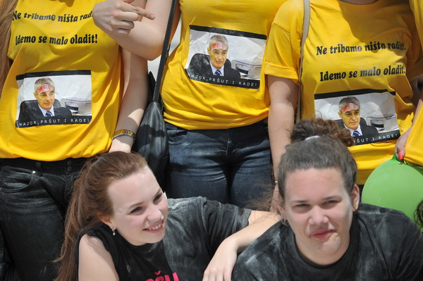 Zadar, 170513. 
Danas su se ucenici zavrsnih razreda zadarskih srednjih skola oprostili od skolskih klupa tradicionalnom Norijadom. 
Uz neizostavni alkohol, pjesmu i prosipanje brasna i jaja po centru grada, nakratko su privukli pozornost prolaznika na se