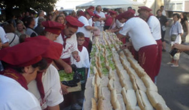 U Petrinji izrađen najveći hrvatski sendvič (Foto: HTV)