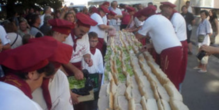 U Petrinji izrađen najveći hrvatski sendvič (Foto: HTV)