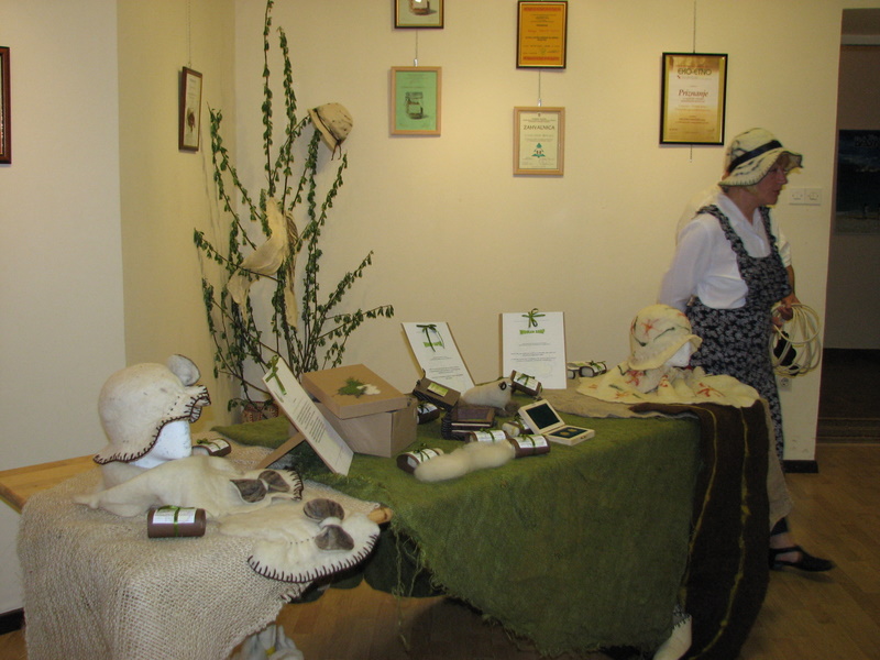 Crna ovca u Baški na otoku Krku Crna ovca u Baški na otoku Krku