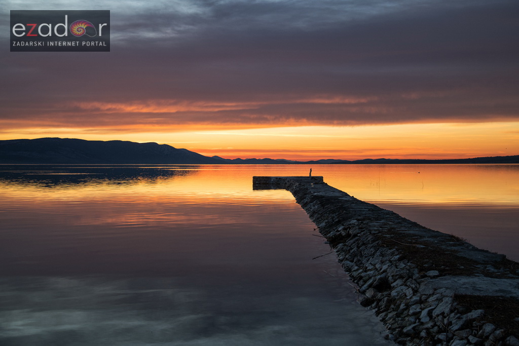 Zlatna nedjeljna zora na Vranskom jezeru