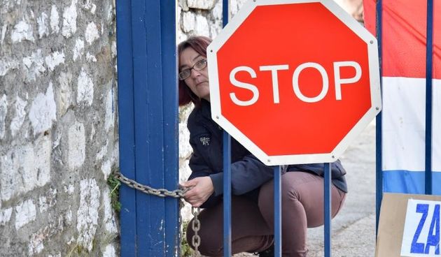 Zadar – Prosvjed radnica Adrie, koje su jutros blokirale ulaz u tvornicu stecajnom upravitelju. Adria, stecaj. Photo: Dino Stanin/PIXSELL