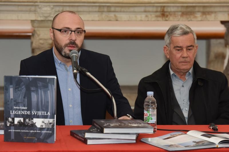 U Gradskoj loži predstavljena monografija “Legende svjetla” Jurice Gašpara U Gradskoj loži predstavljena monografija “Legende svjetla” Jurice Gašpara