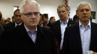 Gracac, 251110.
Danas popodne predsjednik Srbije Boris Tadic i predsjenik Hrvatske Ivo Josipovic posjetili su Gracac i sajam tradicijskih proizvoda i obrta pod nazivom Jesen u Gracacu.
Foto: Jure Miskovic / CROPIX Gracac, 251110.
Danas popodne predsjednik Srbije Boris Tadic i predsjenik Hrvatske Ivo Josipovic posjetili su Gracac i sajam tradicijskih proizvoda i obrta pod nazivom Jesen u Gracacu.
Foto: Jure Miskovic / CROPIX