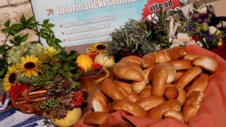 Sajam obrazovanja održan je na Narodnom trgu u organizaciji Pučkog otvorenog učilišta Erudio na kojem su se predstavili i partneri Poljoprivredna škola Stanko Ožanić, CISOK Zadar, Autoškola Zadar, POU Libar, POU Algebra, POU Zadar i dr. foto: Iva Perinči Sajam obrazovanja održan je na Narodnom trgu u organizaciji Pučkog otvorenog učilišta Erudio na kojem su se predstavili i partneri Poljoprivredna škola Stanko Ožanić, CISOK Zadar, Autoškola Zadar, POU Libar, POU Algebra, POU Zadar i dr. foto: Iva Perinči