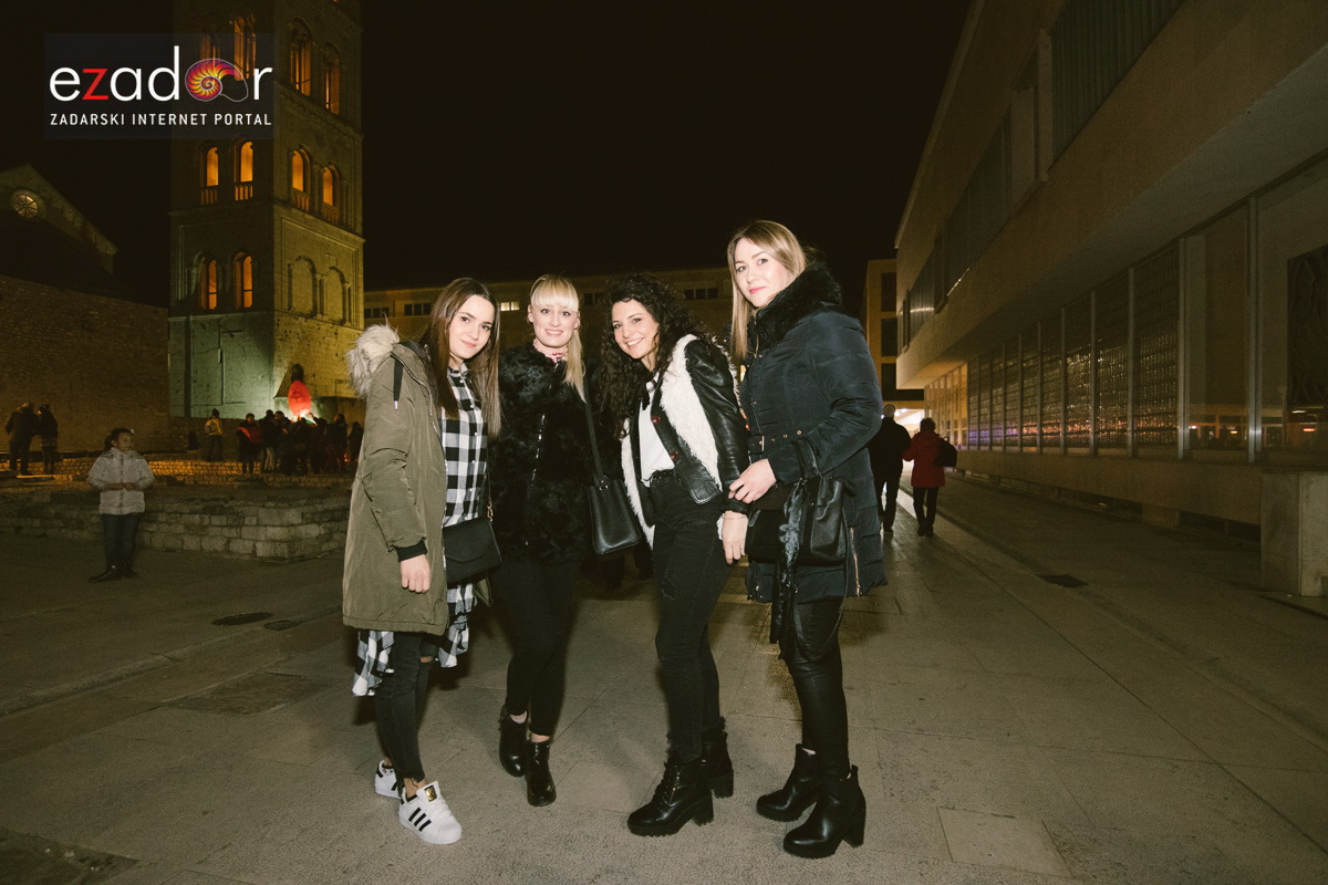 Humanitarni svjetlosni spektakl “Zaželi ljubav 2018.” @ Forum