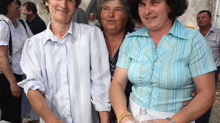 Zadar, 190610.
U mjestu Zelangrad pored obrovca po prvi put je organizirano natjecanje u pravljenju prisnaca (kolac). Marija Mitrovic je osvojila 1.mjesto, Radojka Zupan 2. i Ljubica Cacic 3.mjesto.
Na fotografiji: Marija Mitrovic, Ljubica Cacic i Radojka