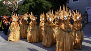 Paški zimski karneval 2018: Karnevalska povorka prošla ulicama grada do Pijace