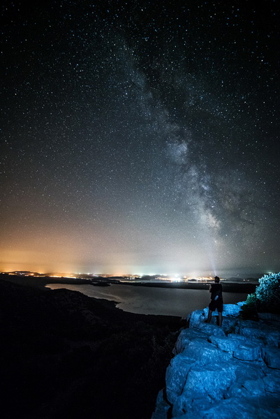 Zvjezdano nebo i Mliječna staza s vidikovca Kamenjak. Foto: Vinko Pešić Zvjezdano nebo i Mliječna staza s vidikovca Kamenjak. Foto: Vinko Pešić