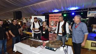 Drniški pršut u lovu na Guinnessovu knjigu rekorda. Photo: Duško Marušić/Pixsell Drniški pršut u lovu na Guinnessovu knjigu rekorda. Photo: Duško Marušić/Pixsell