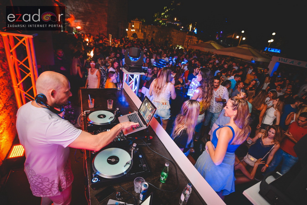 Saturday Night with DJ Dizzy @ Svarog Bar