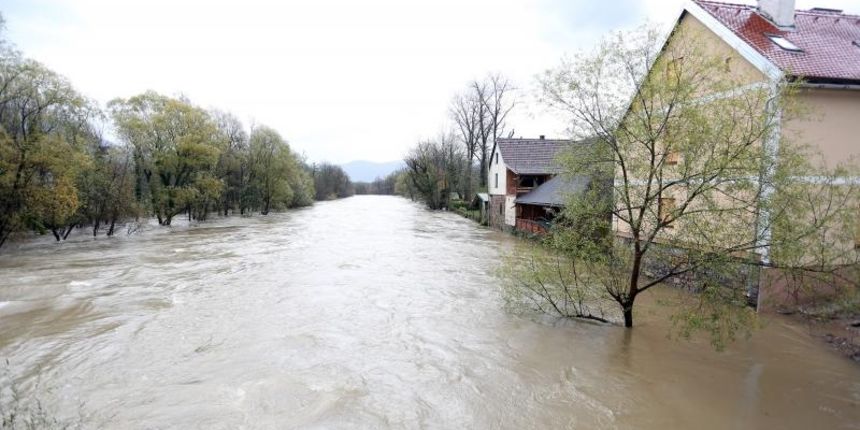 Zbog obilnijih kisa povisen je vodostaj rijeke Kupe pa su mjestani bili u panici od poplave no vodostaj pada i nitko nije ugrozen. Photo: Kristina Stedul Fabac/PIXSELL Zbog obilnijih kisa povisen je vodostaj rijeke Kupe pa su mjestani bili u panici od poplave no vodostaj pada i nitko nije ugrozen. Photo: Kristina Stedul Fabac/PIXSELL