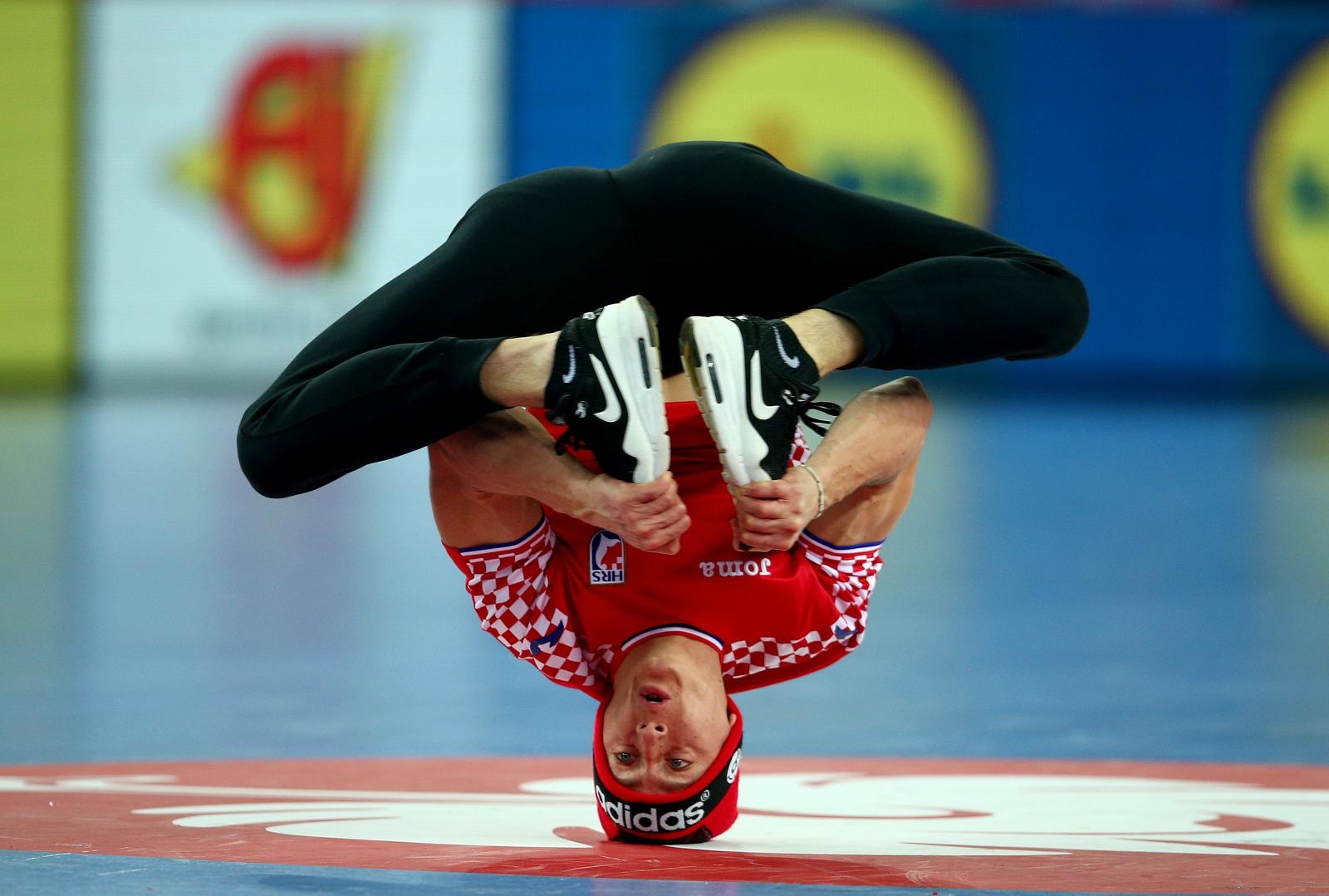 Atraktivne plesačice zagrijale atmosferu u zagrebačkoj Areni