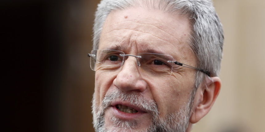 Zagreb, 280213.
Predsjednik Nezavisnih hrvatskih sindikata Kresimir Sever odrzao je konferenciju za medije ispred zgrade Vlade.
Na fotografiji: Kresimir Sever.
Foto: Damjan Tadic / CROPIX