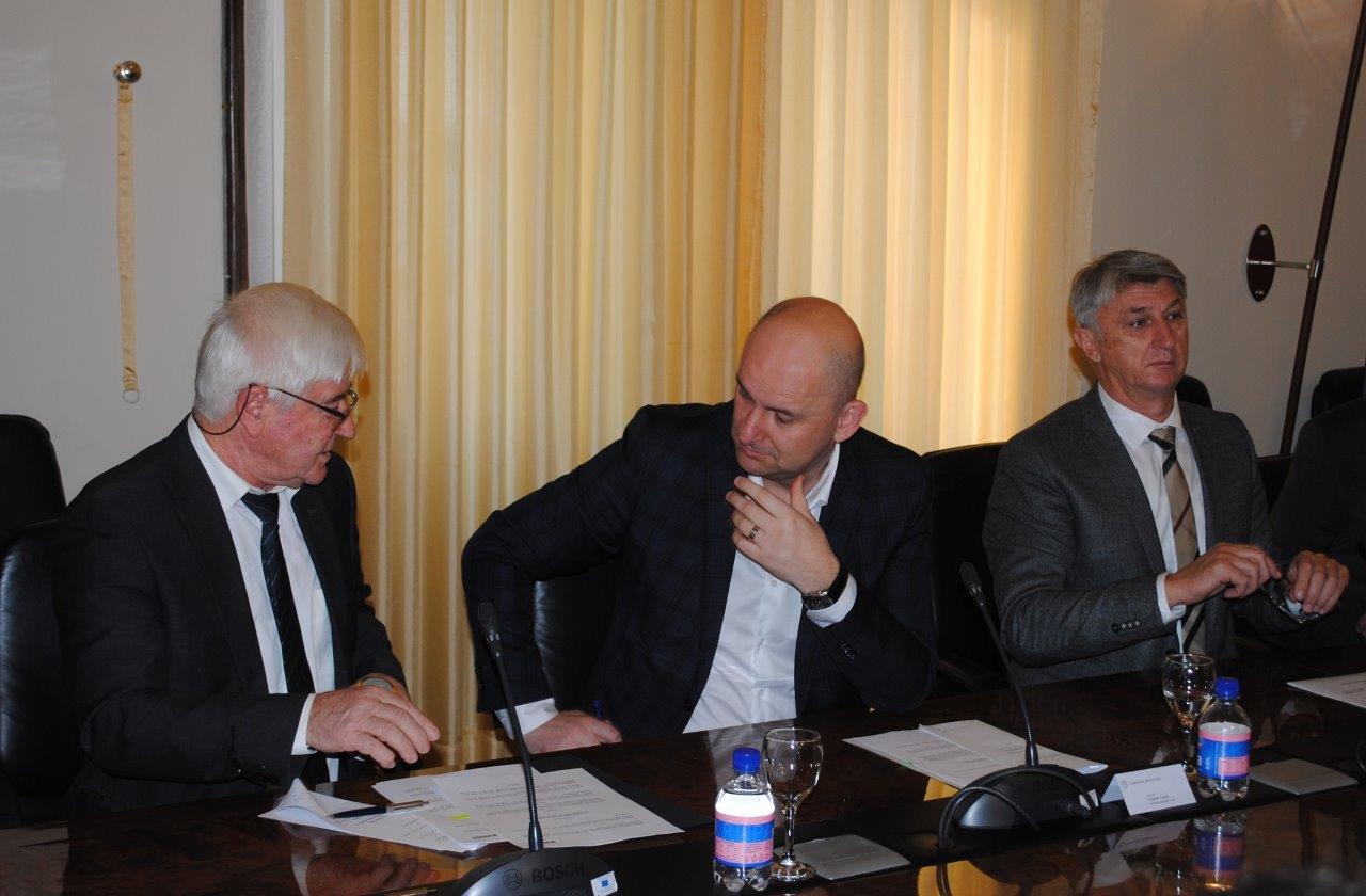 Ministar Tolušić potpisao ugovore za sanaciju šteta od poplave Ministar Tolušić potpisao ugovore za sanaciju šteta od poplave