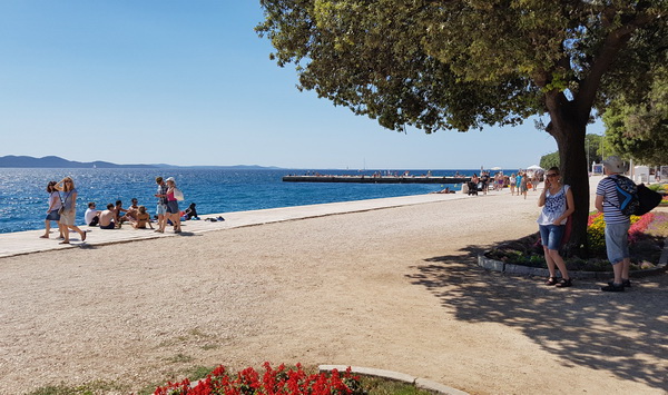 Đir uz more 19. srpnja 2016. – Uvala Draženica, kupalište Jadran, Moprske orgulje i Pozdrav suncu, zadarska riva… Foto: Mladen Malik Đir uz more 19. srpnja 2016. – Uvala Draženica, kupalište Jadran, Moprske orgulje i Pozdrav suncu, zadarska riva… Foto: Mladen Malik